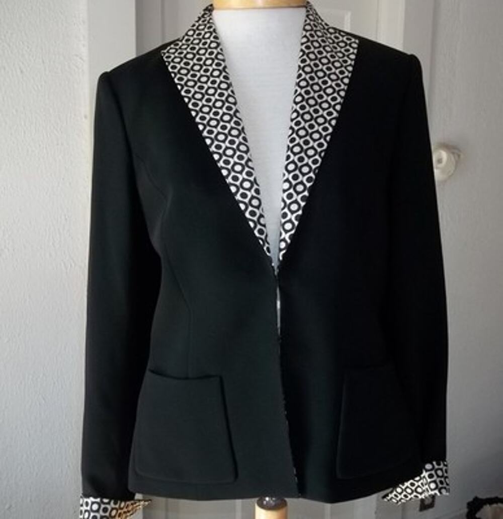 Elegant Trim Albert Nipon Jacket Black w Black & White Op Art Lining Sz 6 Luxe